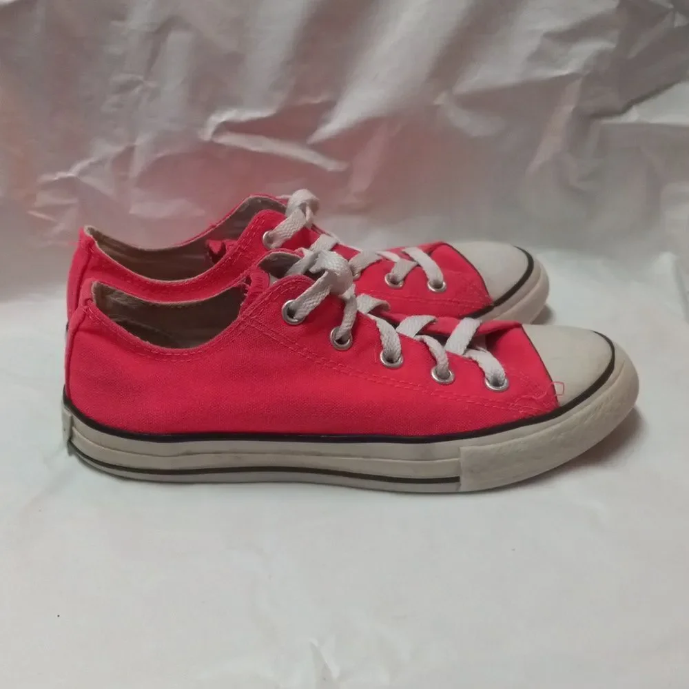 Converse Hot Pink Low Top Little Girl Size 2 Youth